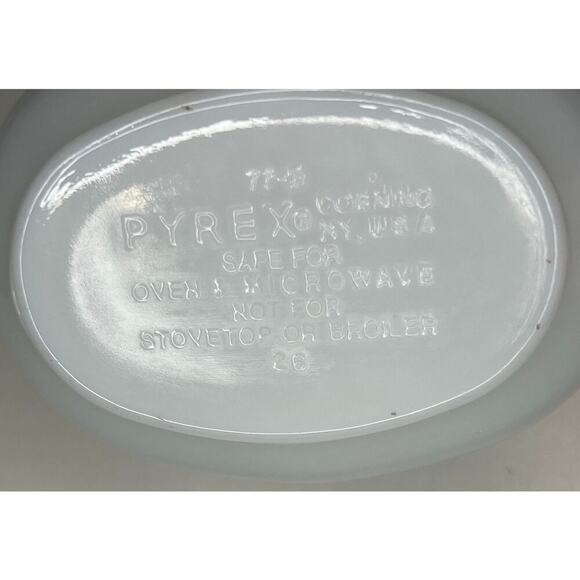 Vintage Pyrex Gravy Boat - Picture 9 of 9